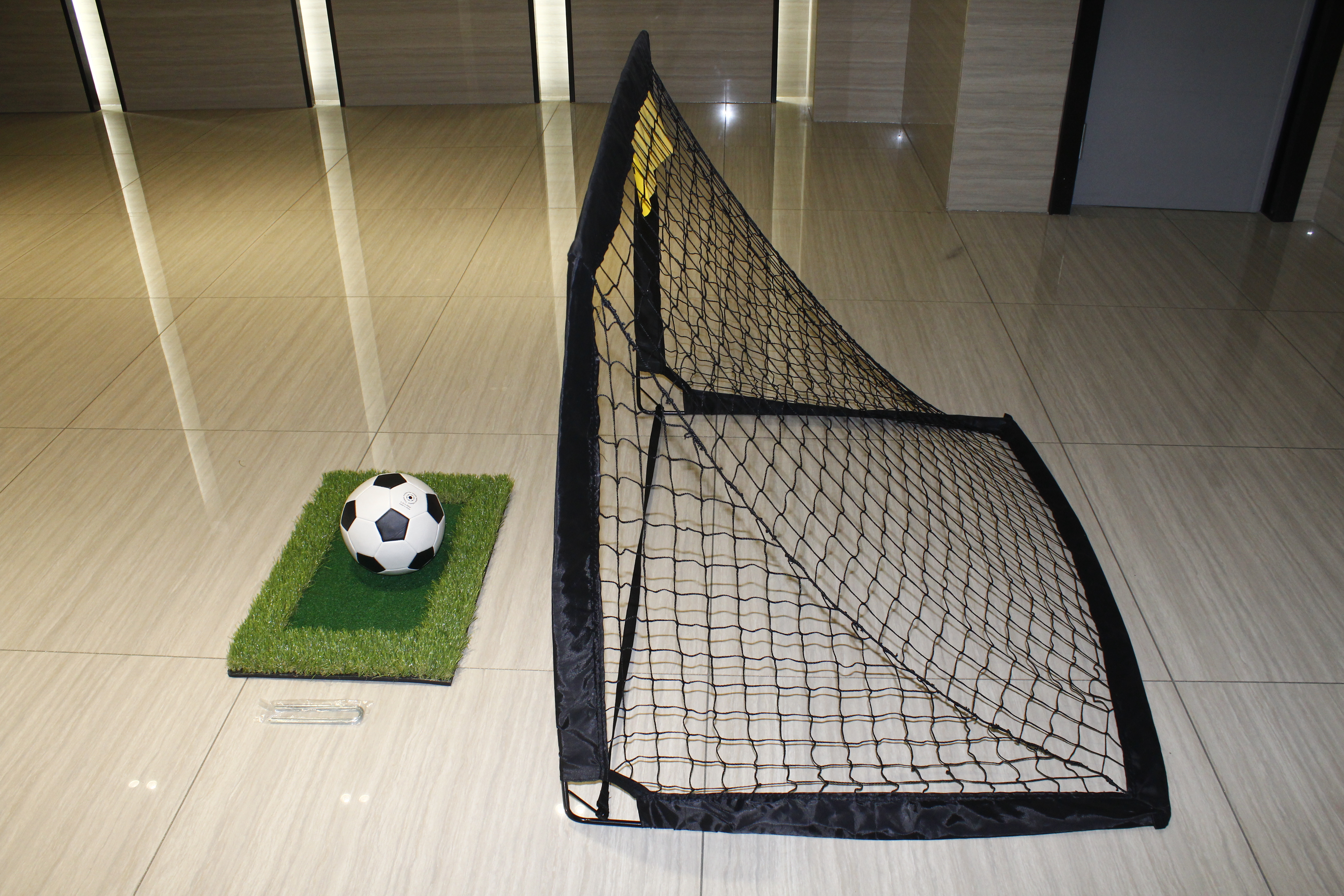 Portable Pop Up Soccer Goal Net Training Equipment Custom Size and Design With Carry Bag