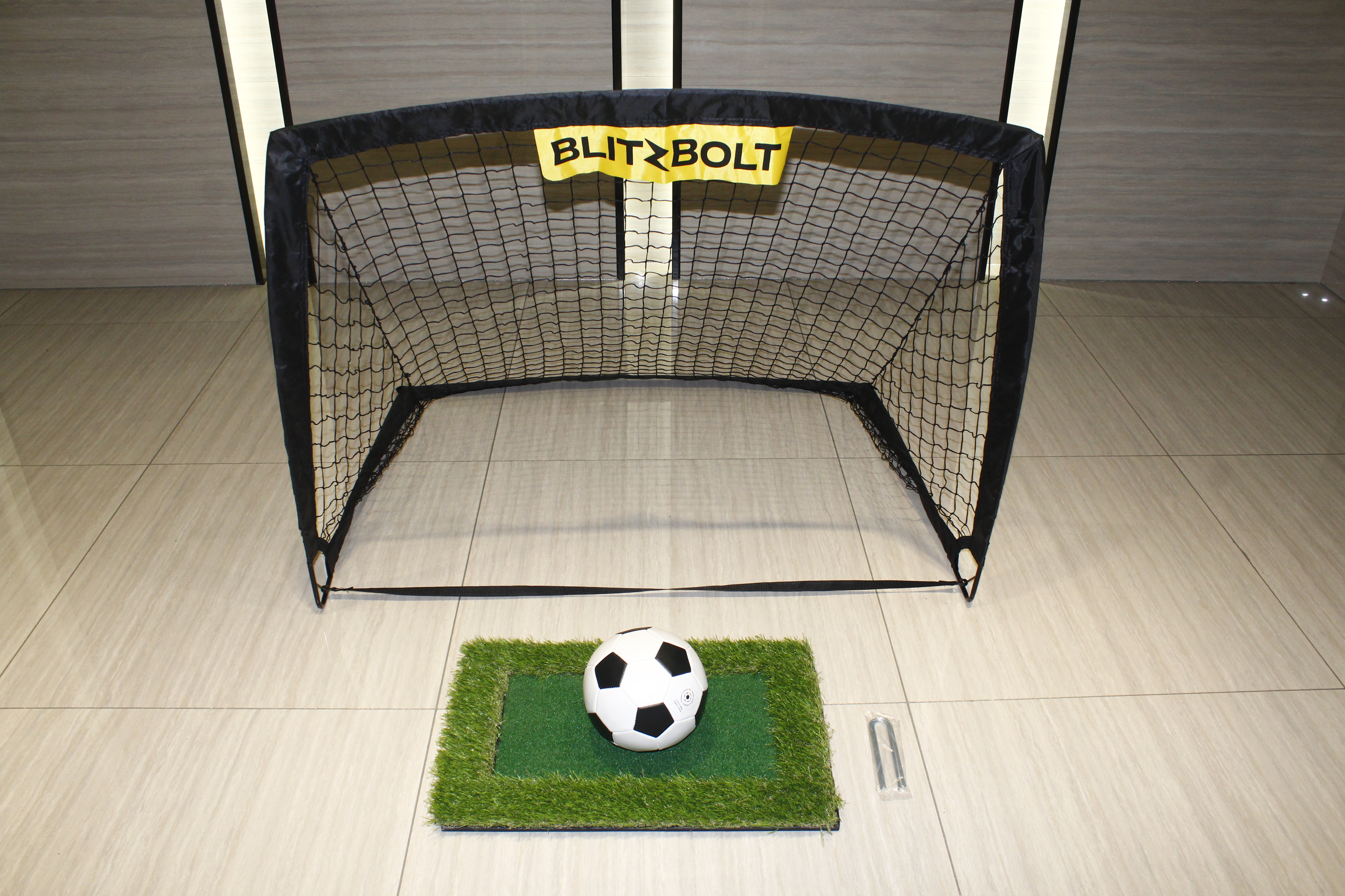 Portable Pop Up Soccer Goal Net Training Equipment Custom Size and Design With Carry Bag
